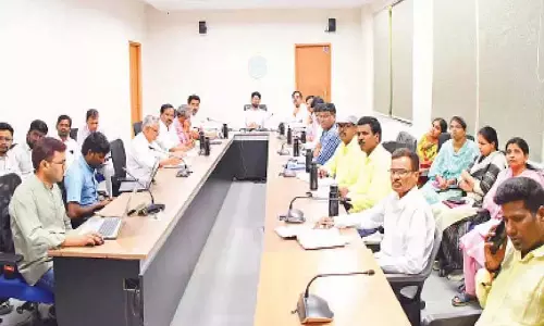 कलेक्टर ने इंदिराम्मा घरों के निर्माण के लिए एक सप्ताह की समय सीमा तय की कलेक्टर ने इंदिराम्मा घरों के निर्माण के लिए एक सप्ताह की समय सीमा तय की