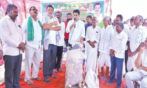 विधायक राजेश ने धान खरीद केंद्र का उद्घाटन किया विधायक राजेश ने धान खरीद केंद्र का उद्घाटन किया