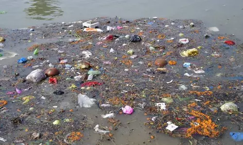Varanasi: गंगा अवतरण दिवस पर स्वच्छता का संकल्प, अस्सी घाट पर चला सफाई अभियान Varanasi: गंगा अवतरण दिवस पर स्वच्छता का संकल्प, अस्सी घाट पर चला सफाई अभियान