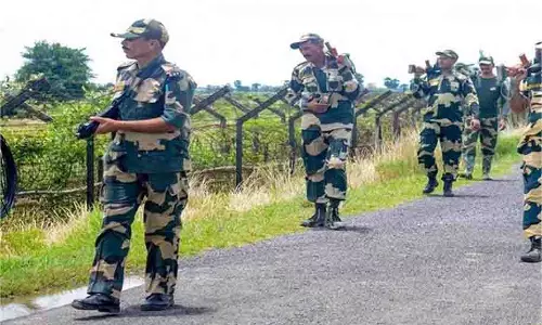 Jammu-Kashmir: LOC पर फिर भड़की बारूद की आग Jammu-Kashmir: LOC पर फिर भड़की बारूद की आग