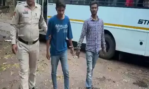 8 से 10 लड़कों ने की घर जलाने की कोशिश, दो गिरफ्तार