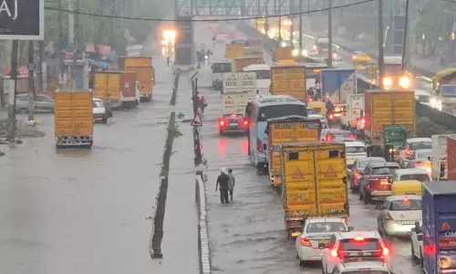 Haryana : तीन घंटे की बारिश ने मिलेनियम सिटी को अस्त-व्यस्त कर दिया Haryana : तीन घंटे की बारिश ने मिलेनियम सिटी को अस्त-व्यस्त कर दिया