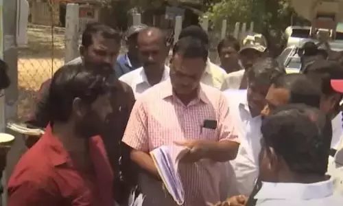 AP: अतिक्रमण के आरोपों के बीच अधिकारियों ने बुग्गा मठ में भूमि सर्वेक्षण किया AP: अतिक्रमण के आरोपों के बीच अधिकारियों ने बुग्गा मठ में भूमि सर्वेक्षण किया