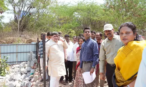 भूमि अतिक्रमण की रिपोर्ट सरकार को दें: Minister Ponnam