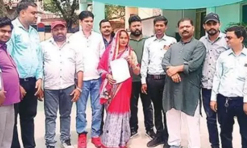 Bareilly: महिला सभासद से बदसलूकी पर भड़के सभासद Bareilly: महिला सभासद से बदसलूकी पर भड़के सभासद