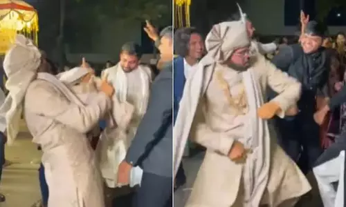 दूल्हे ने बारात में किया जोरदार डांस, VIDEO ने इंटरनेट पर मचाया हंगामा दूल्हे ने बारात में किया जोरदार डांस, VIDEO ने इंटरनेट पर मचाया हंगामा