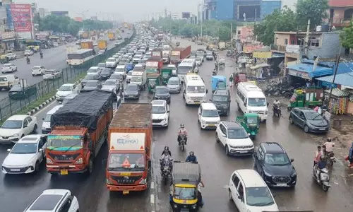 Haryana : पहली बारिश से यातायात बाधित, यात्री घंटों फंसे रहे Haryana : पहली बारिश से यातायात बाधित, यात्री घंटों फंसे रहे