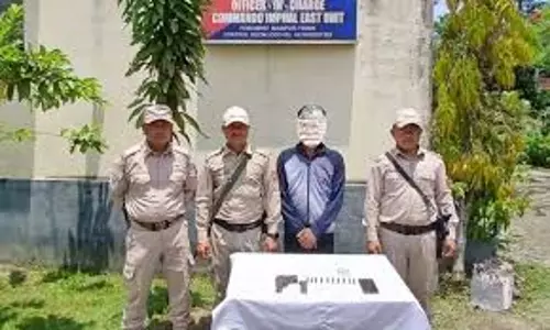Manipur पुलिस ने इम्फाल पश्चिम में कथित हथियारबंद तस्कर को गिरफ्तार किया Manipur पुलिस ने इम्फाल पश्चिम में कथित हथियारबंद तस्कर को गिरफ्तार किया