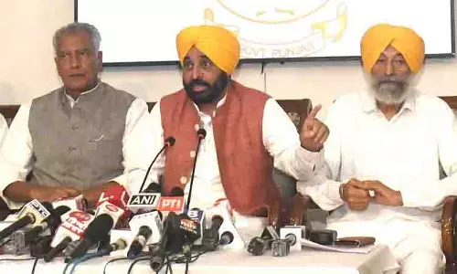 Punjab: विपक्ष ने एकता का दुर्लभ प्रदर्शन करते हुए मान सरकार का समर्थन किया Punjab: विपक्ष ने एकता का दुर्लभ प्रदर्शन करते हुए मान सरकार का समर्थन किया