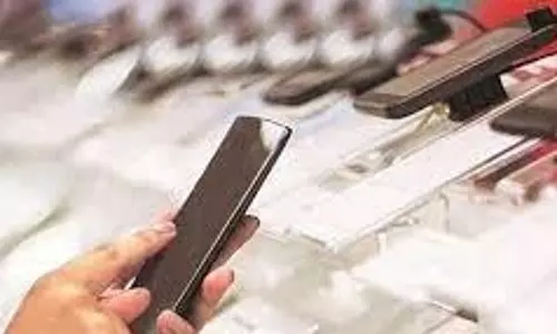 साल की पहली तिमाही में स्मार्टफोन की वैश्विक बिक्री में तीन प्रतिशत का उछाल साल की पहली तिमाही में स्मार्टफोन की वैश्विक बिक्री में तीन प्रतिशत का उछाल