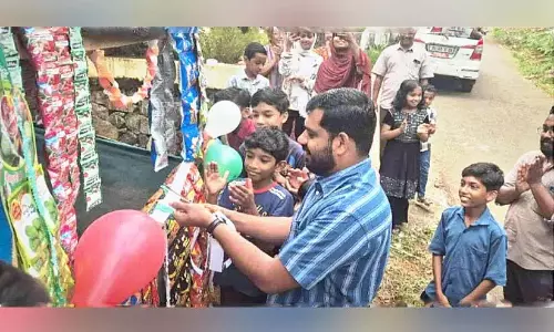 बच्चों का आह्वान, कल्लुरुट्टी में लुलु मॉल के उद्घाटन के लिए पहुंचे विधायक बच्चों का आह्वान, कल्लुरुट्टी में लुलु मॉल के उद्घाटन के लिए पहुंचे विधायक