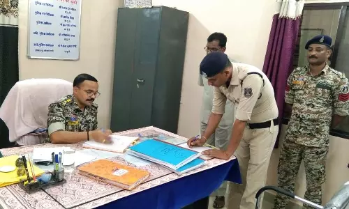 थाना प्रभारी को कारण बताओ नोटिस जारी, अचानक एसपी ने दी दबिश थाना प्रभारी को कारण बताओ नोटिस जारी, अचानक एसपी ने दी दबिश