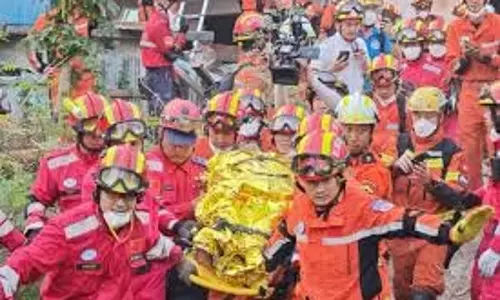 म्यांमार भूकंप में बचावकर्मियों ने 653 लोगों को बचाया म्यांमार भूकंप में बचावकर्मियों ने 653 लोगों को बचाया