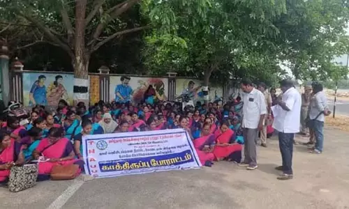 आंगनवाड़ी कार्यकर्ताओं का दूसरे दिन भी विरोध प्रदर्शन आंगनवाड़ी कार्यकर्ताओं का दूसरे दिन भी विरोध प्रदर्शन