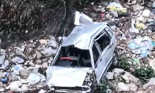 Chamba में कार खाई में गिरी, दो लोगों की मौत