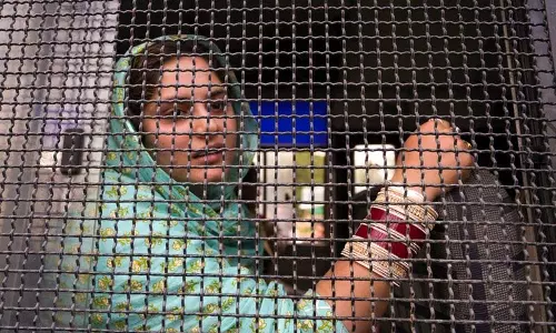 CRPF जवान पर बिना अनुमति के पाकिस्तानी महिला से शादी करने पर हो सकती है कार्रवाई