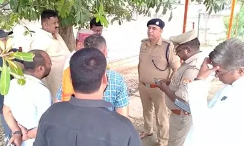 छात्रा की आत्महत्या मामला, सड़क पर उतरे लोग, प्रभारी को निलंबित करने की उठाई मांग