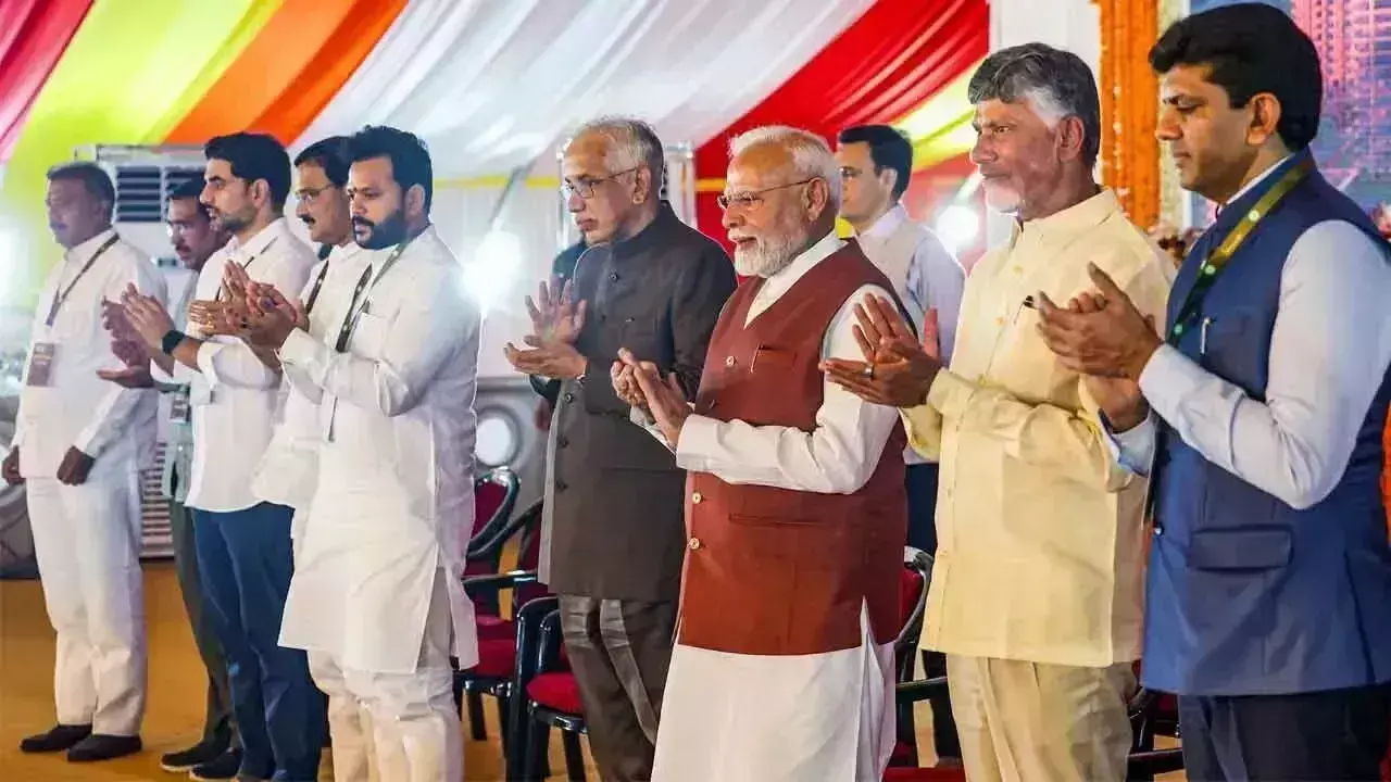 Andhra: प्रधानमंत्री ने अमरावती के पूंजी निर्माण कार्यों का फिर से शुभारंभ किया Andhra: प्रधानमंत्री ने अमरावती के पूंजी निर्माण कार्यों का फिर से शुभारंभ किया