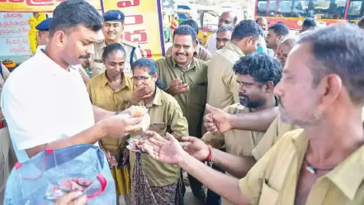 Andhra: एसपी ने किया जल कियोस्क का उद्घाटन