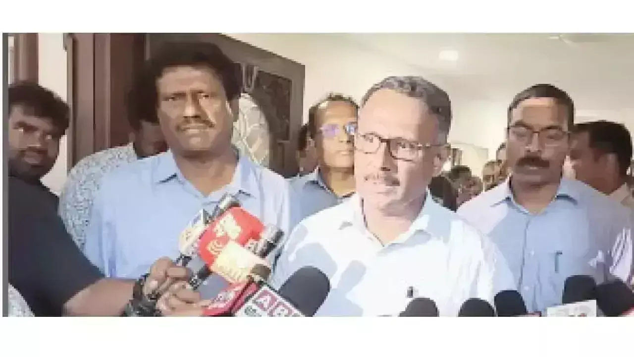 Simhachalam में दीवार बनाने की मौखिक निर्देशों के अलावा कोई अनुमति नहीं है