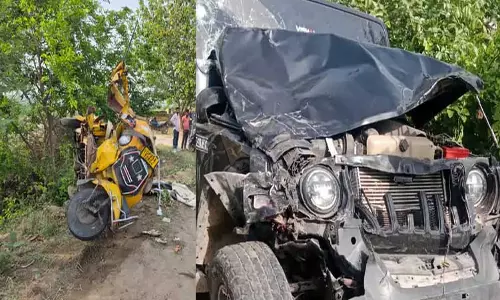 भीषण सड़क हादसा, 4 लोगों की मौके पर मौत, टेम्पो और थार के परखच्चे उड़ गए भीषण सड़क हादसा, 4 लोगों की मौके पर मौत, टेम्पो और थार के परखच्चे उड़ गए