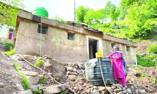 Jammu: उरी में असहज शांति, लोग आशंकित