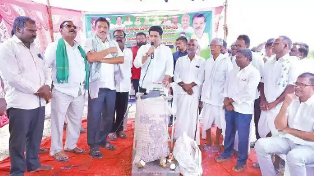 MLA राजेश ने किया धान खरीदी केंद्र का उद्घाटन