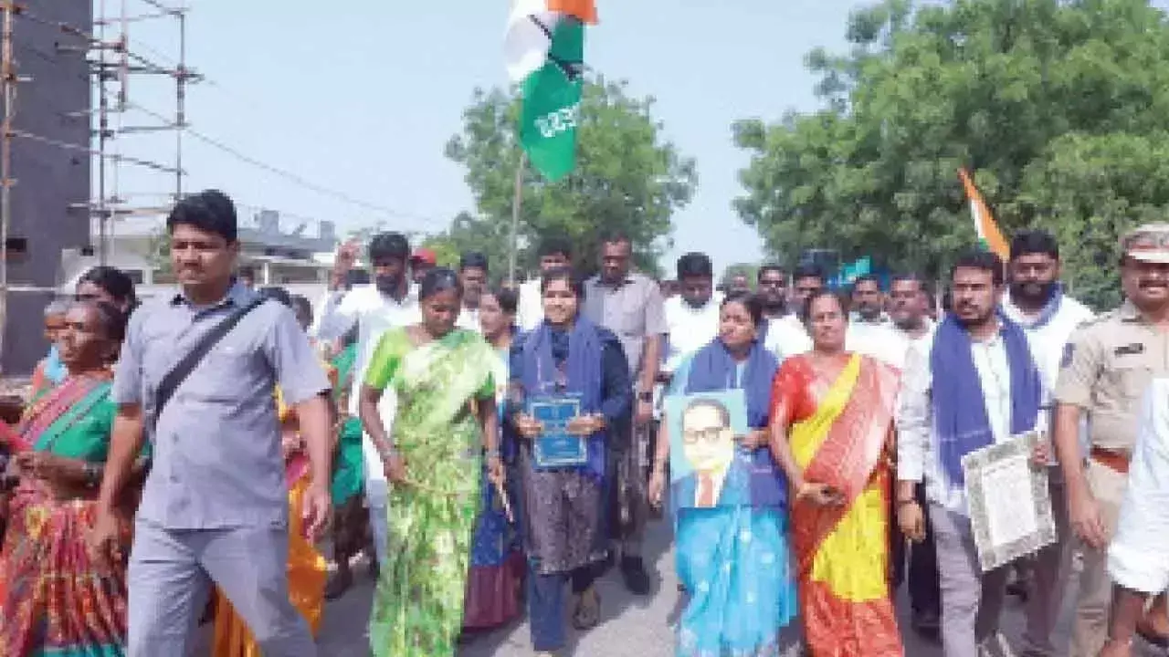 Telangana: यशस्विनी ने लोगों से संविधान की रक्षा करने का आग्रह किया
