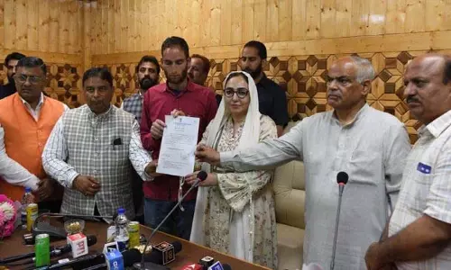 Jammu: दरख्शां ने शहीद के भाई को नियुक्ति पत्र दिया