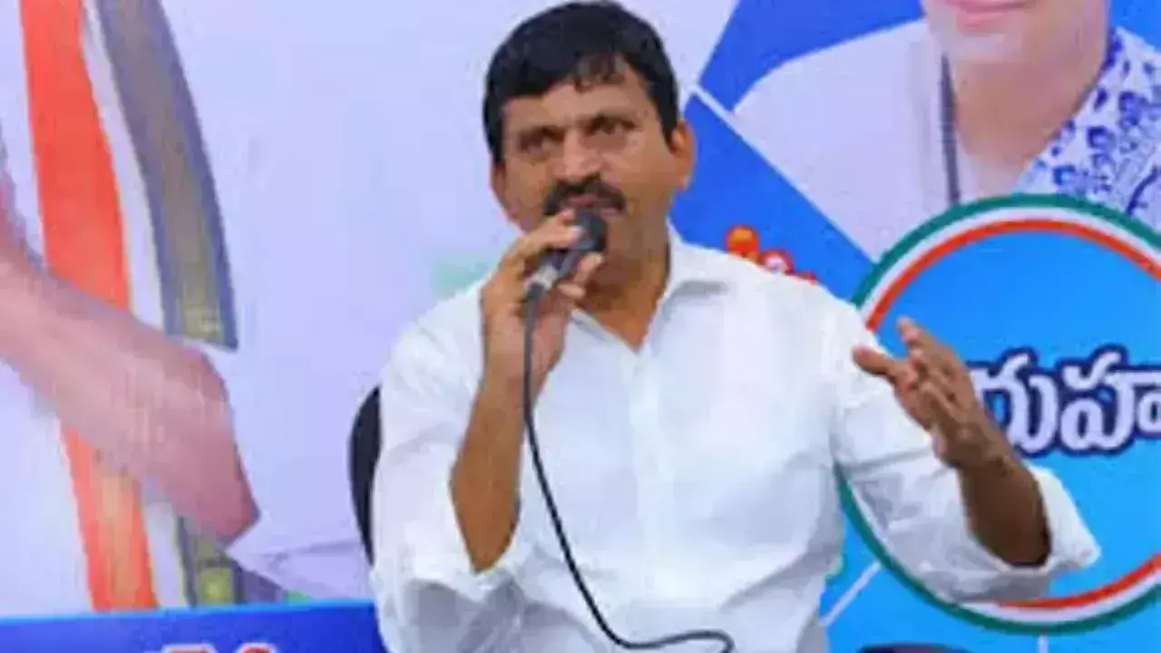 Ponguleti श्रीनिवास रेड्डी का कहना है कि इंदिराम्मा हाउस सच्चे लाभार्थियों को आवंटित किए जाने चाहिए Ponguleti श्रीनिवास रेड्डी का कहना है कि इंदिराम्मा हाउस सच्चे लाभार्थियों को आवंटित किए जाने चाहिए