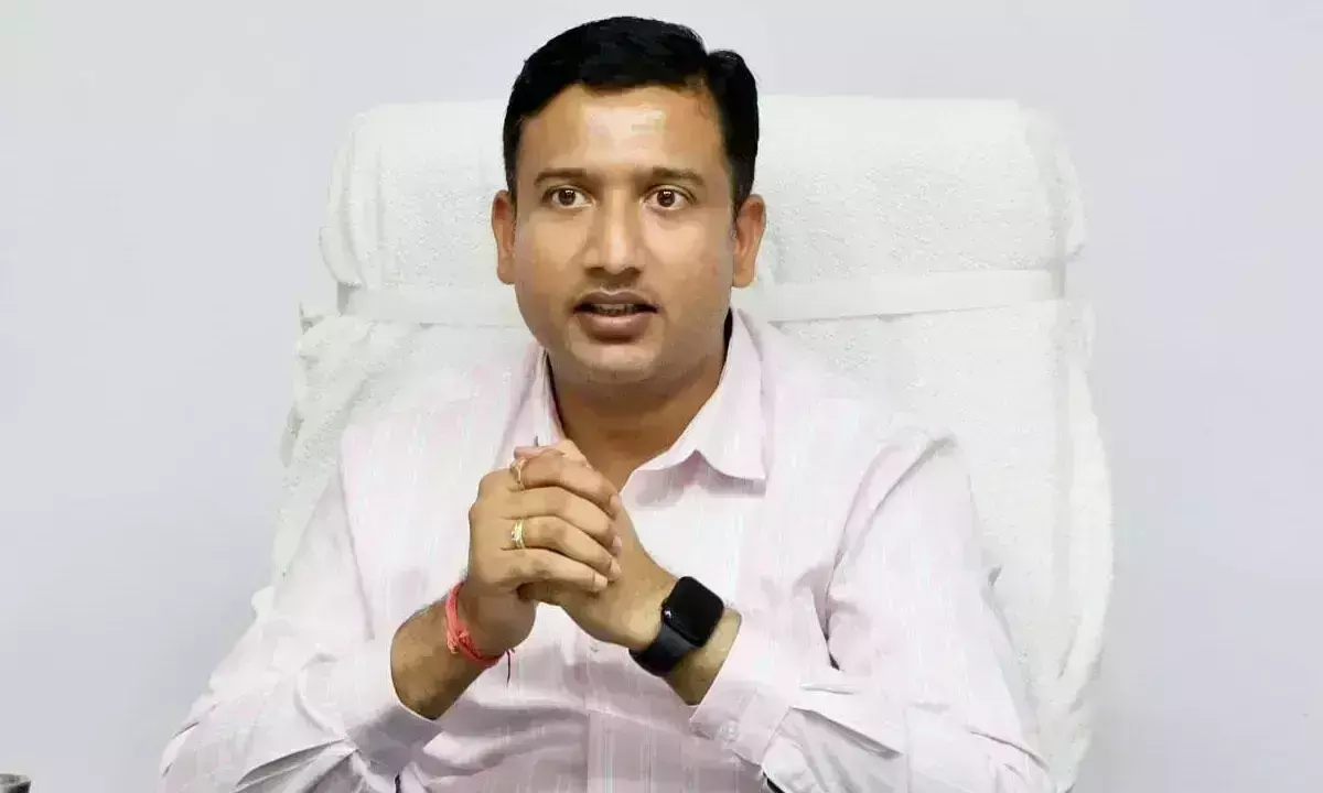 Telangana: हीटस्ट्रोक से बचने के लिए सावधानी बरतें: कलेक्टर राजर्षि शाह Telangana: हीटस्ट्रोक से बचने के लिए सावधानी बरतें: कलेक्टर राजर्षि शाह