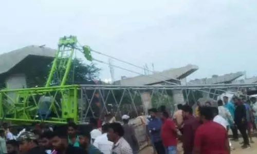 Cuttack में निर्माणाधीन पुल का स्लैब गिरने से तीन लोगों की मौत Cuttack में निर्माणाधीन पुल का स्लैब गिरने से तीन लोगों की मौत