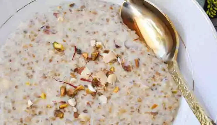 Oats Kheer: इस पौष्टिक स्वीट डिश को खास मौकों पर बना सकते हैं Oats Kheer: इस पौष्टिक स्वीट डिश को खास मौकों पर बना सकते हैं