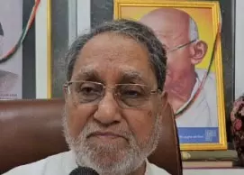 आरएसएस के लोगों को ट्रेनिंग देकर पाकिस्तान में बम ब्लास्ट करवाना चाहिए: हुसैन दलवई आरएसएस के लोगों को ट्रेनिंग देकर पाकिस्तान में बम ब्लास्ट करवाना चाहिए: हुसैन दलवई