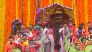 Badrinath Dham: खुल गए कपाट, CM धामी ने की पूजा Badrinath Dham: खुल गए कपाट, CM धामी ने की पूजा