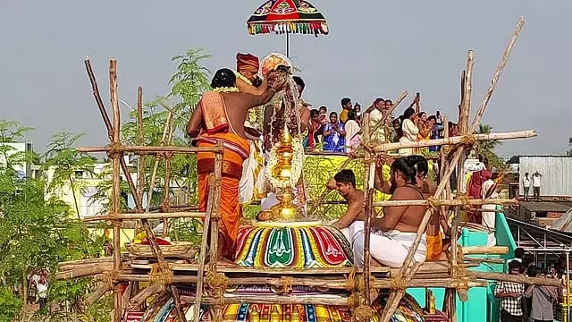 कराईकल अम्मैयार मंदिर में कुंभाभिषेकम: बड़ी संख्या में भक्त भाग लेते कराईकल अम्मैयार मंदिर में कुंभाभिषेकम: बड़ी संख्या में भक्त भाग लेते