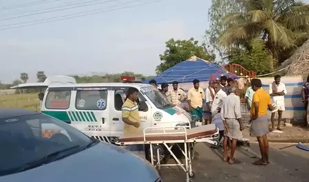 भीषण सड़क हादसा, वैन-बस की टक्कर में 4 की मौत भीषण सड़क हादसा, वैन-बस की टक्कर में 4 की मौत