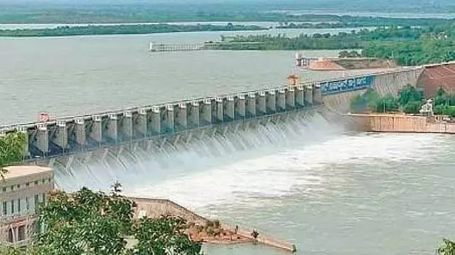 मंत्री ने राज्य सरकार से अलमट्टी जलाशय की ऊंचाई बढ़ाने के लिए कदम उठाने का आग्रह किया मंत्री ने राज्य सरकार से अलमट्टी जलाशय की ऊंचाई बढ़ाने के लिए कदम उठाने का आग्रह किया