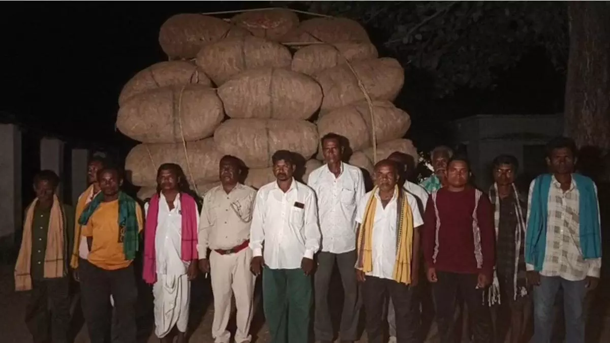 तेंदूपत्ता का अवैध परिवहन, मेटाडोर के हेल्पर से पूछताछ जारी तेंदूपत्ता का अवैध परिवहन, मेटाडोर के हेल्पर से पूछताछ जारी