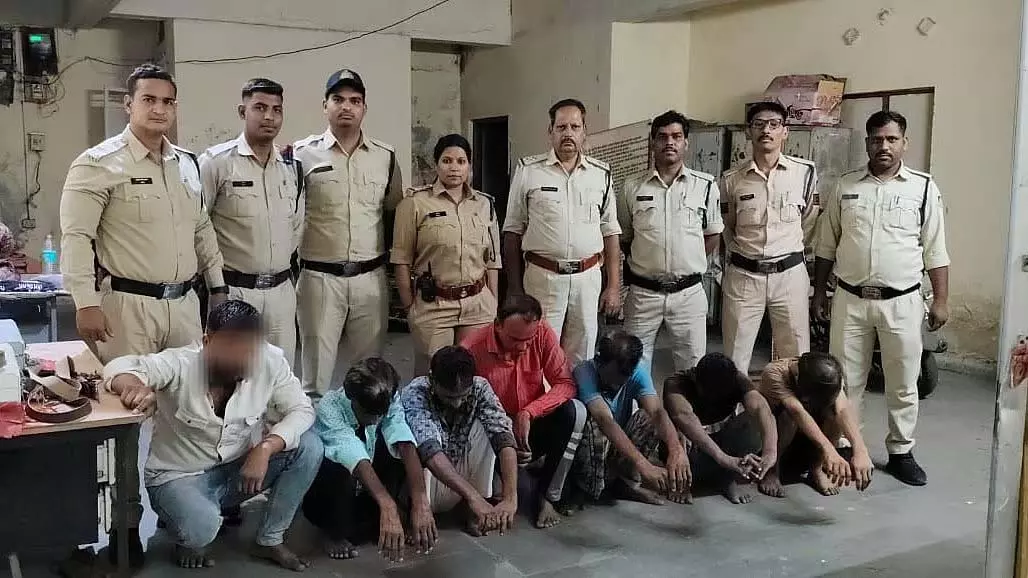 जिला पुलिस ने उज्जैन में बड़े पैमाने पर तलाशी गश्त शुरू की जिला पुलिस ने उज्जैन में बड़े पैमाने पर तलाशी गश्त शुरू की