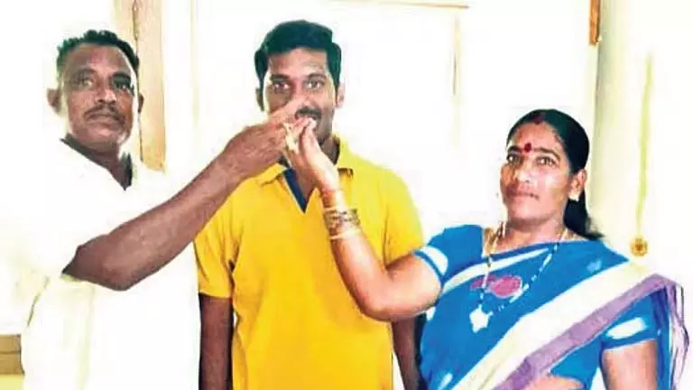 छोटे से गांव से IAS तक, बन्ना वेंकटेश की सफलता की कहानी छोटे से गांव से IAS तक, बन्ना वेंकटेश की सफलता की कहानी