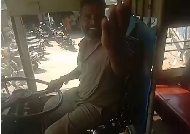 पोन्नमारवती बस स्टैंड पर बस न रोकने वाले सरकारी बस चालक और कंडक्टर के खिलाफ कार्रवाई की गई पोन्नमारवती बस स्टैंड पर बस न रोकने वाले सरकारी बस चालक और कंडक्टर के खिलाफ कार्रवाई की गई