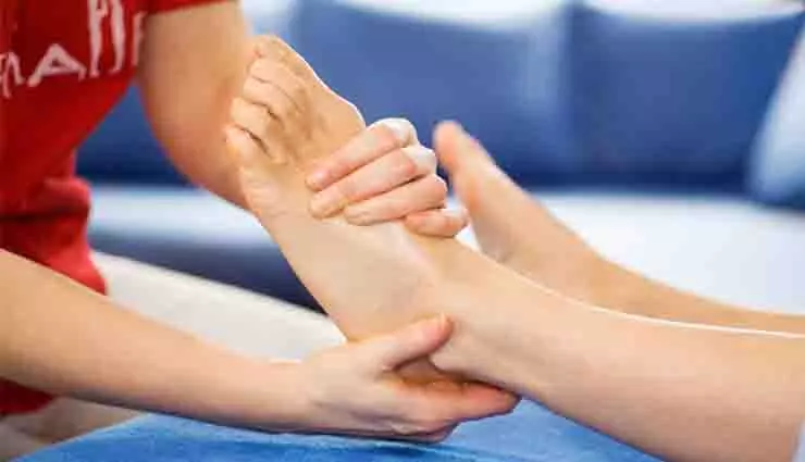 Health: पैरों की सूजन दूर करने के 5 घरेलू उपाय Health: पैरों की सूजन दूर करने के 5 घरेलू उपाय