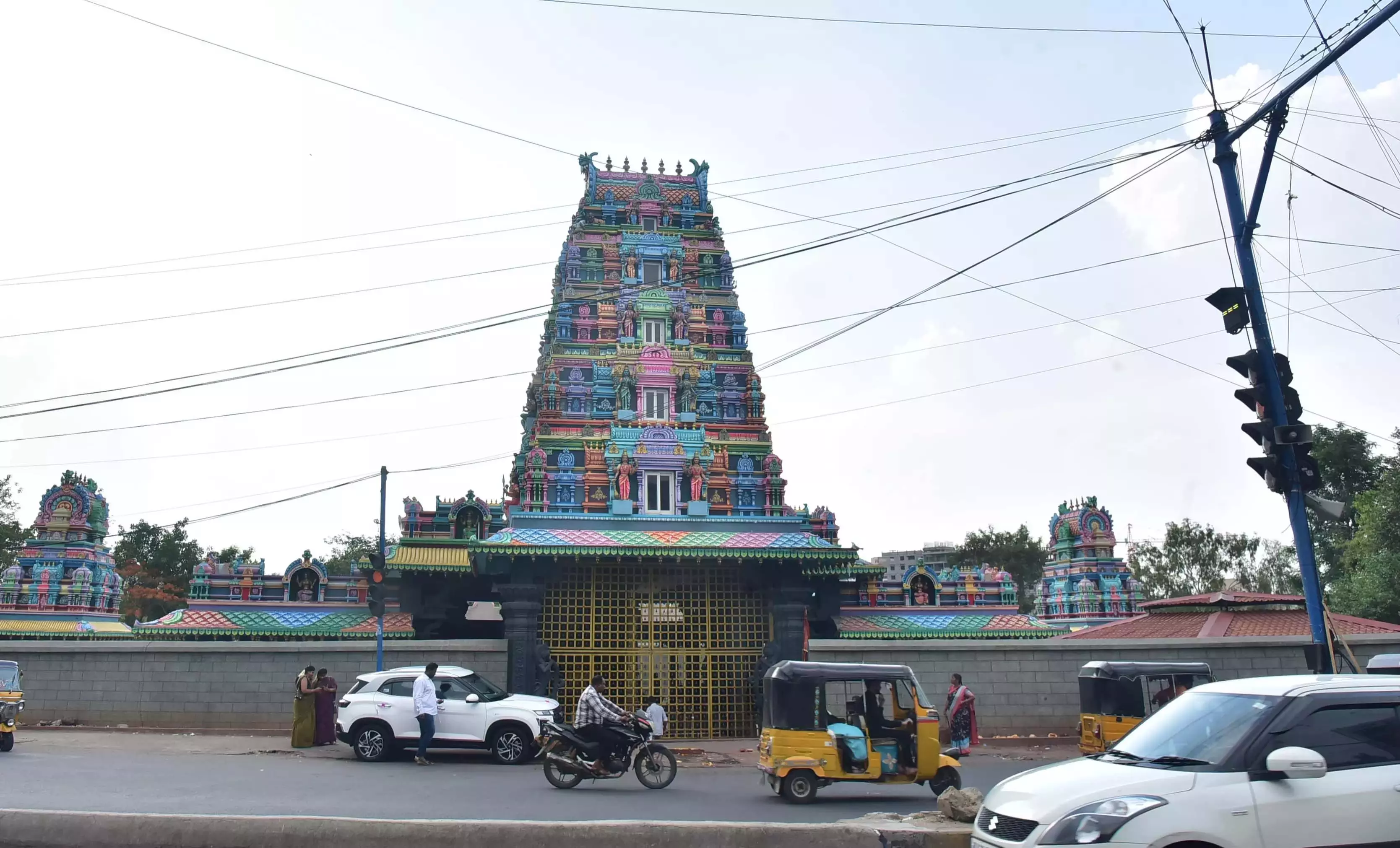 सेना ने Telangana के बंदलागुडा जागीर में काली मंदिर में पहचान पत्र की जांच शुरू की सेना ने Telangana के बंदलागुडा जागीर में काली मंदिर में पहचान पत्र की जांच शुरू की