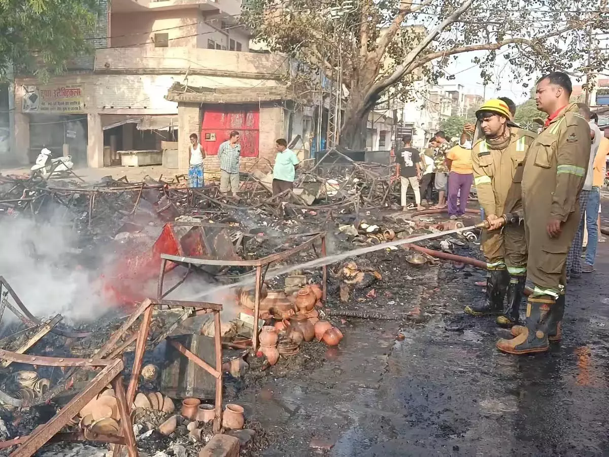 टेडी वियर शॉप में लगी आग ने लिया विकराल रूप, एक की मौत टेडी वियर शॉप में लगी आग ने लिया विकराल रूप, एक की मौत