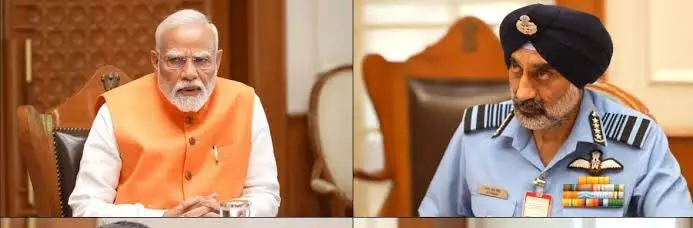 PM मोदी से वायुसेना प्रमुख AP सिंह ने की मुलाकात, निकल रही पाकिस्तान की हवा PM मोदी से वायुसेना प्रमुख AP सिंह ने की मुलाकात, निकल रही पाकिस्तान की हवा