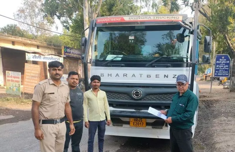 Haryana : अवैध खनन वाहन जब्त, मालिकों पर जुर्माना Haryana : अवैध खनन वाहन जब्त, मालिकों पर जुर्माना