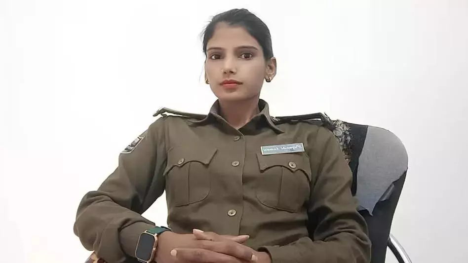महिला सिपाही का वीडियो देखकर एसपी ने किया सस्पेंड, आदेश जारी महिला सिपाही का वीडियो देखकर एसपी ने किया सस्पेंड, आदेश जारी