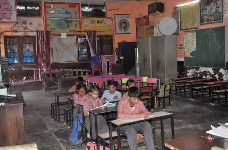 Punjab: सामुदायिक भवन में चल रहा सरकारी प्राथमिक स्मार्ट स्कूल Punjab: सामुदायिक भवन में चल रहा सरकारी प्राथमिक स्मार्ट स्कूल