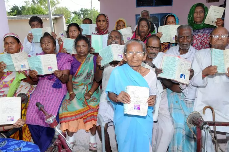 प्रवासियों की आमद और नए परिवारों के कारण मई में BPL कार्डधारकों की संख्या में वृद्धि हुई प्रवासियों की आमद और नए परिवारों के कारण मई में BPL कार्डधारकों की संख्या में वृद्धि हुई